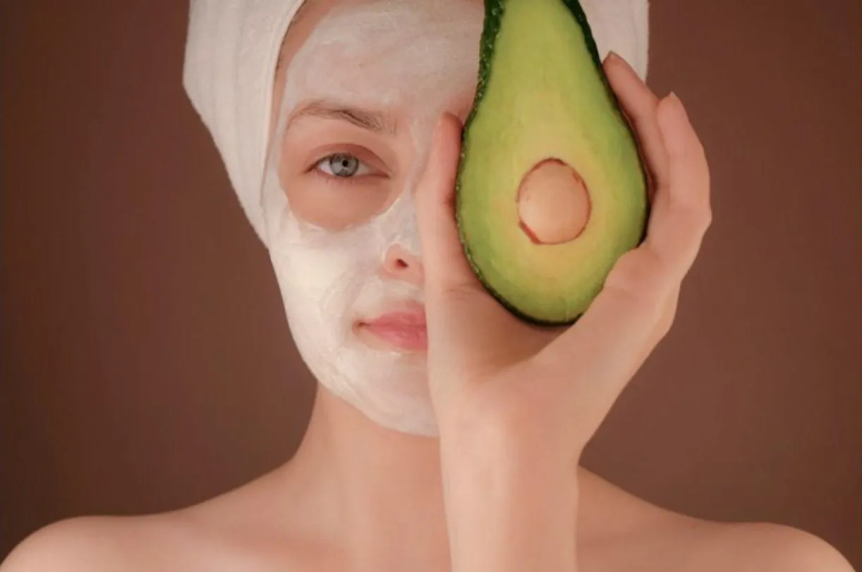 Hydrating facial mask